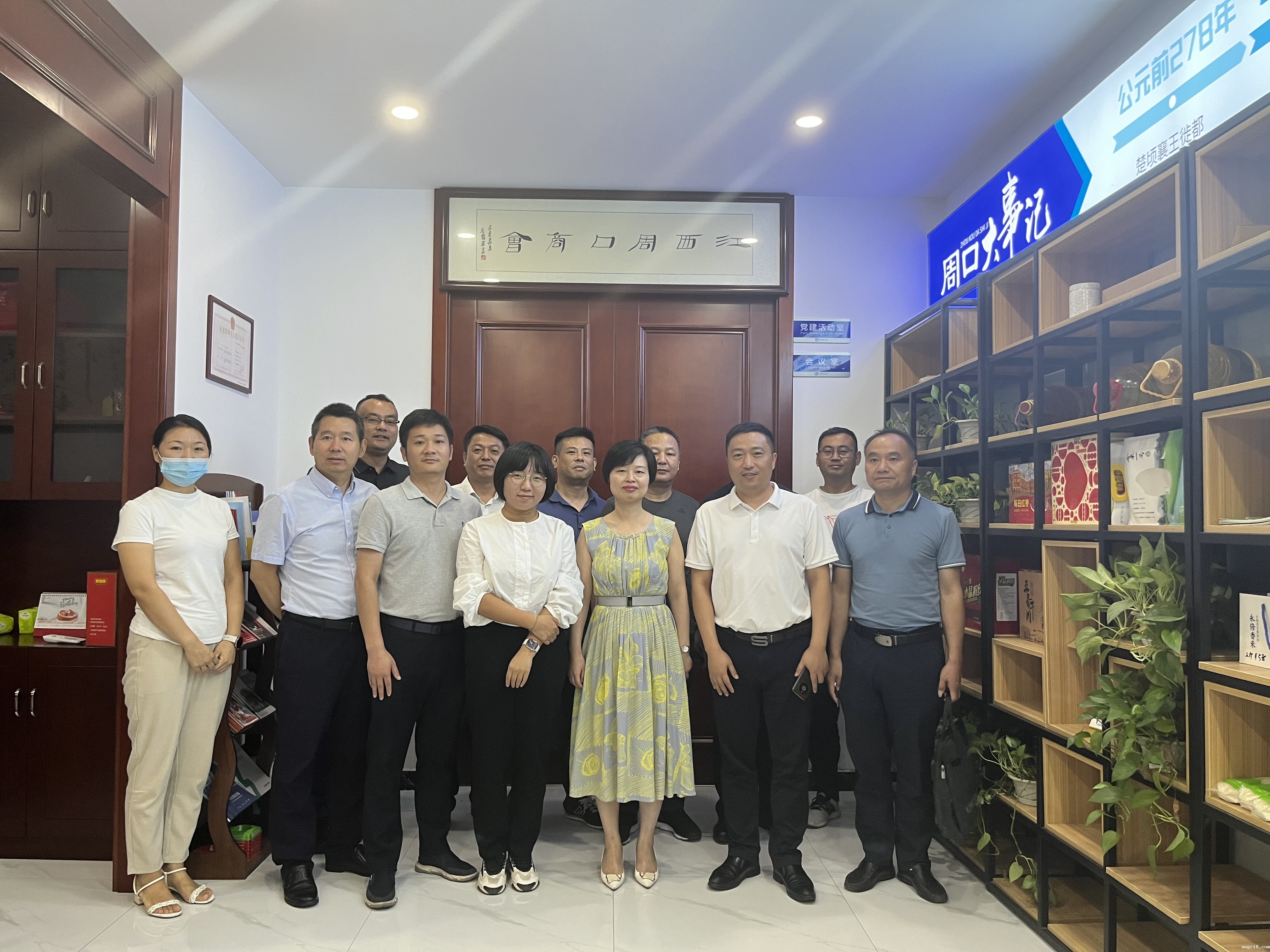 安义县委常委、纪委书记龚飞霞、县政府副县长赵伟一行莅临我会参观考察