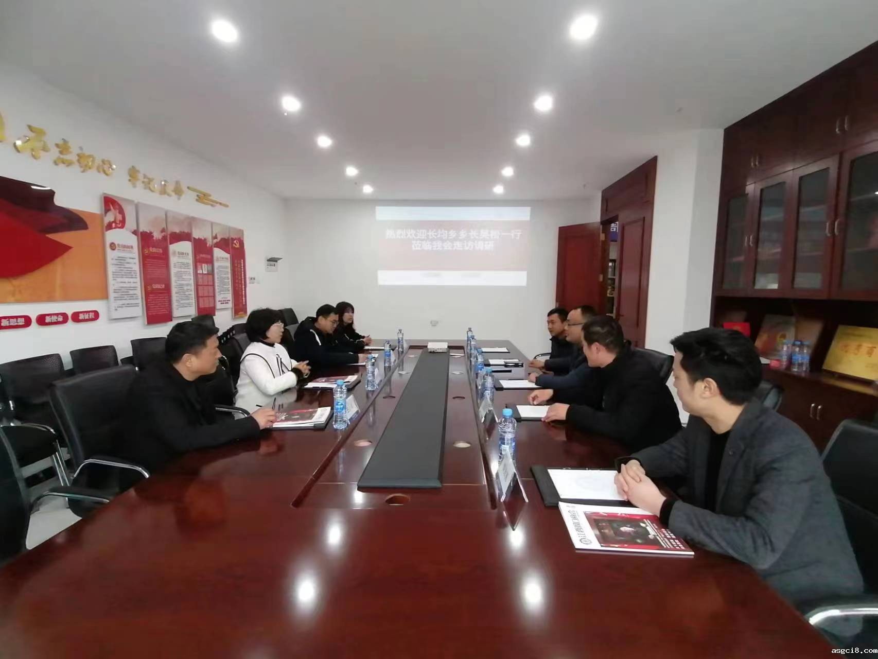 安义县长均乡吴松乡长一行莅临商会开展走访交流活动